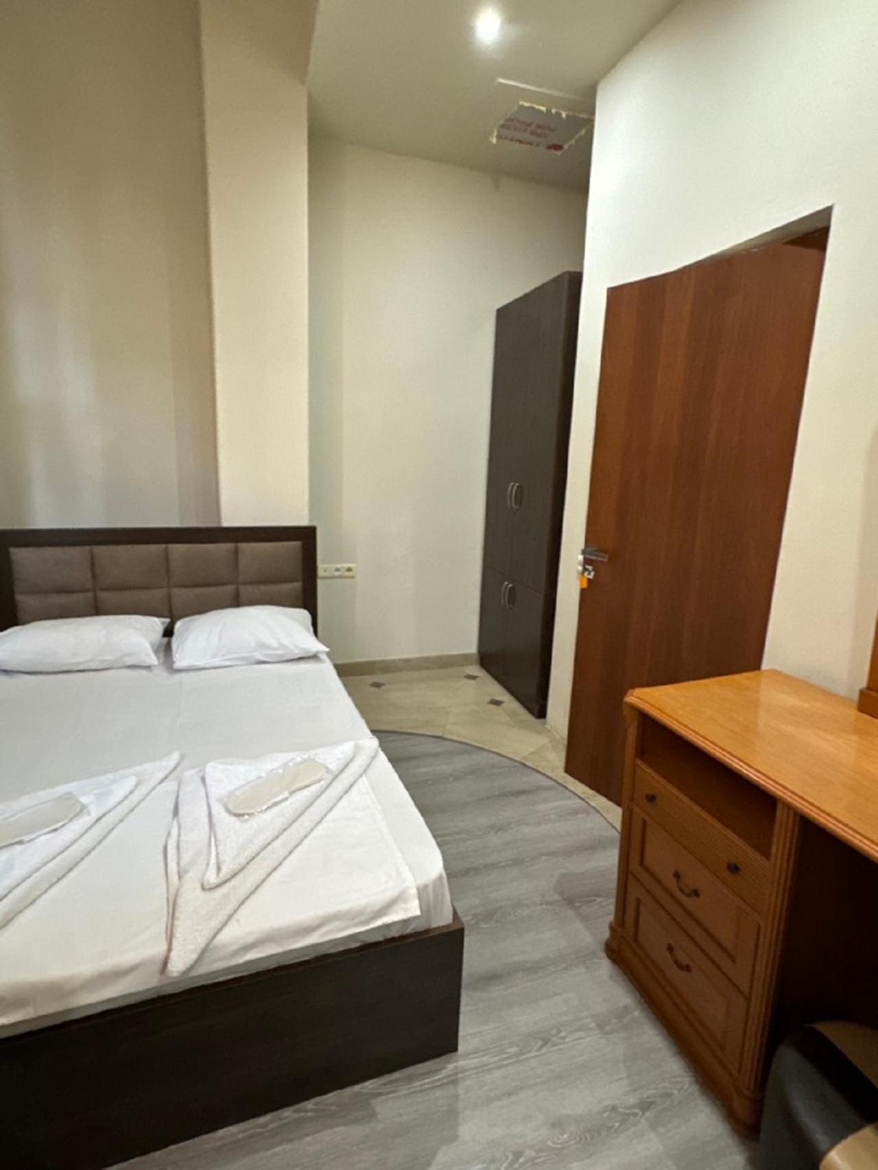 New Bella Hotel Jerevan Buitenkant foto