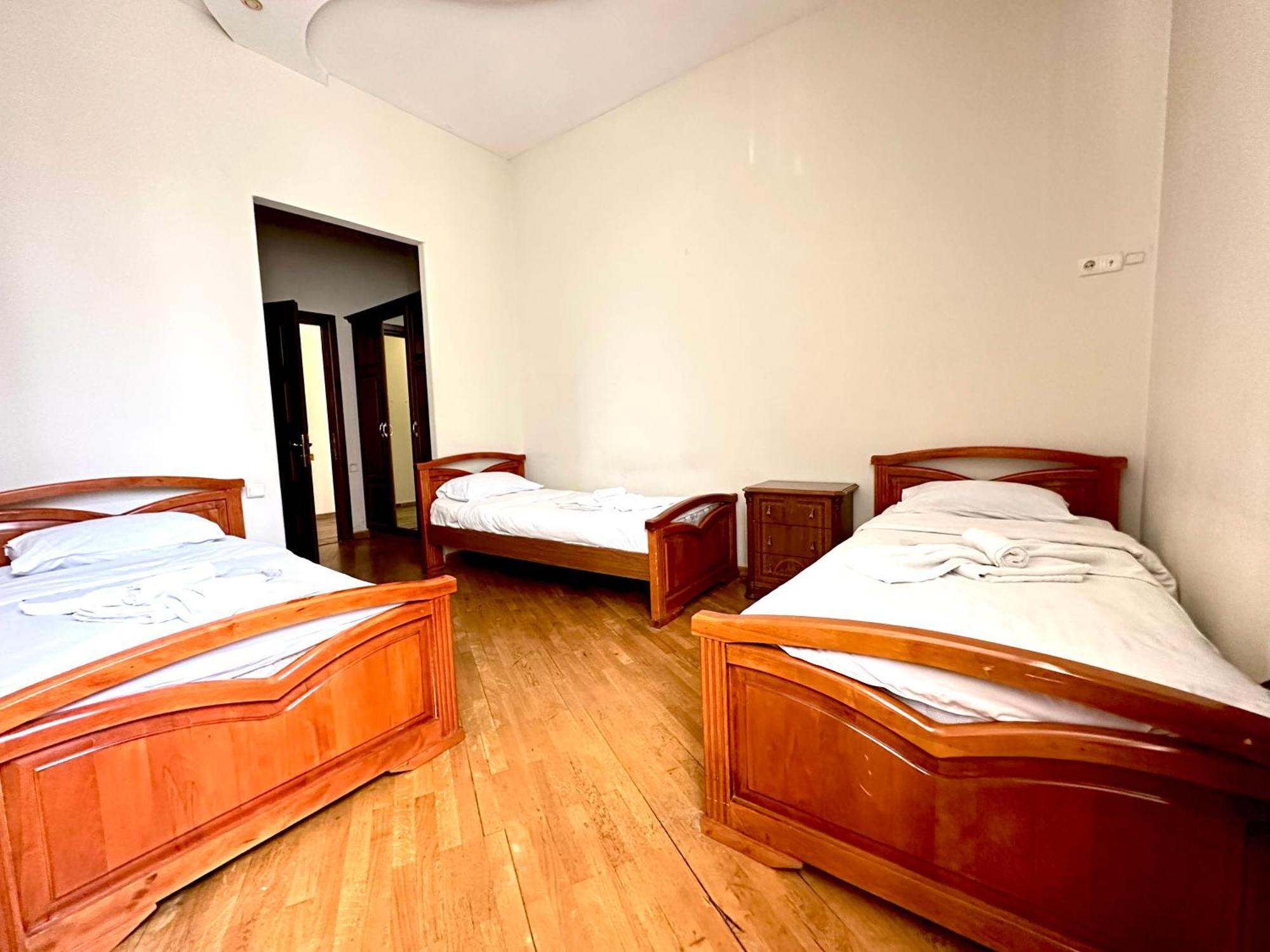 New Bella Hotel Jerevan Buitenkant foto