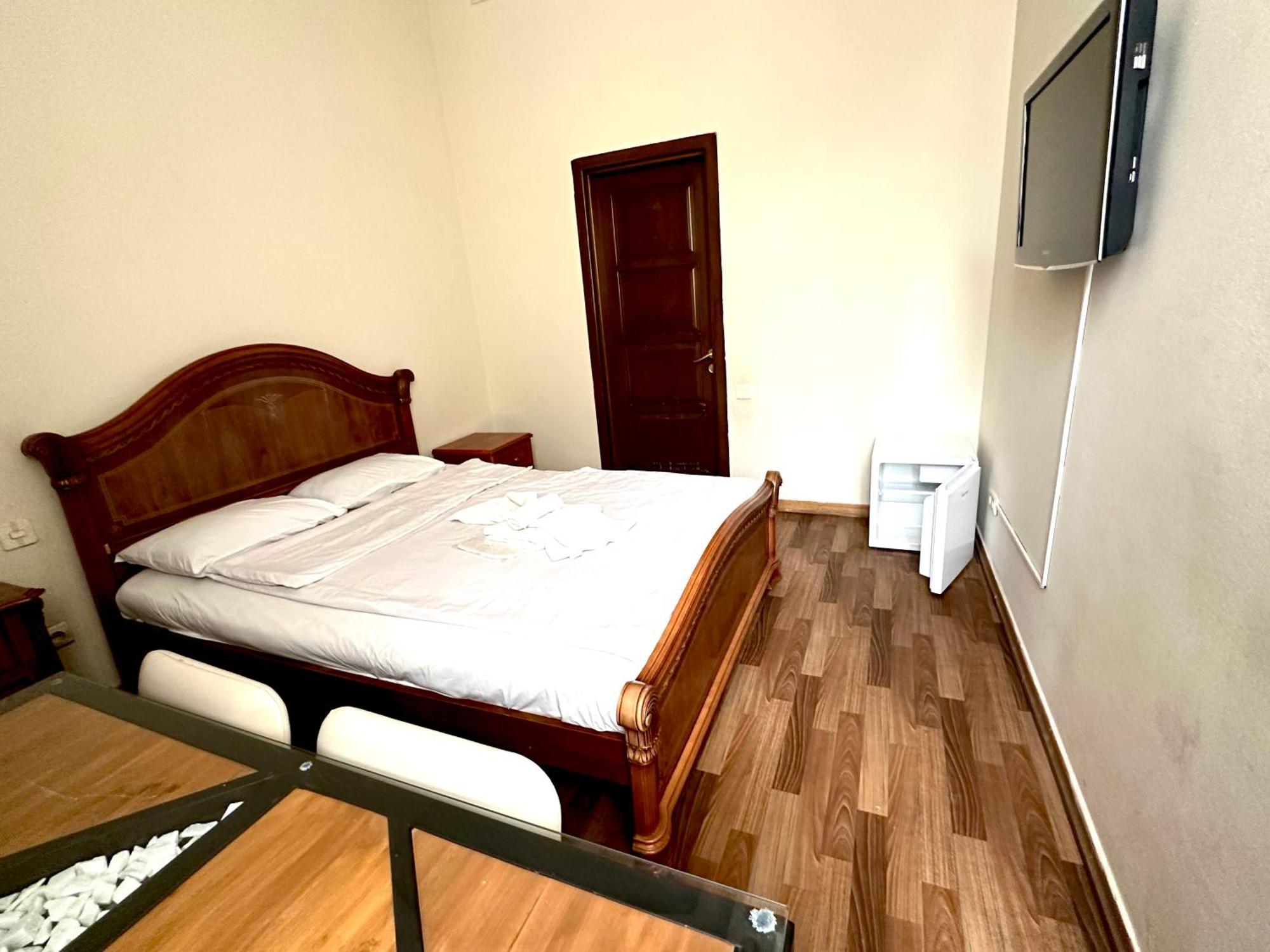 New Bella Hotel Jerevan Buitenkant foto