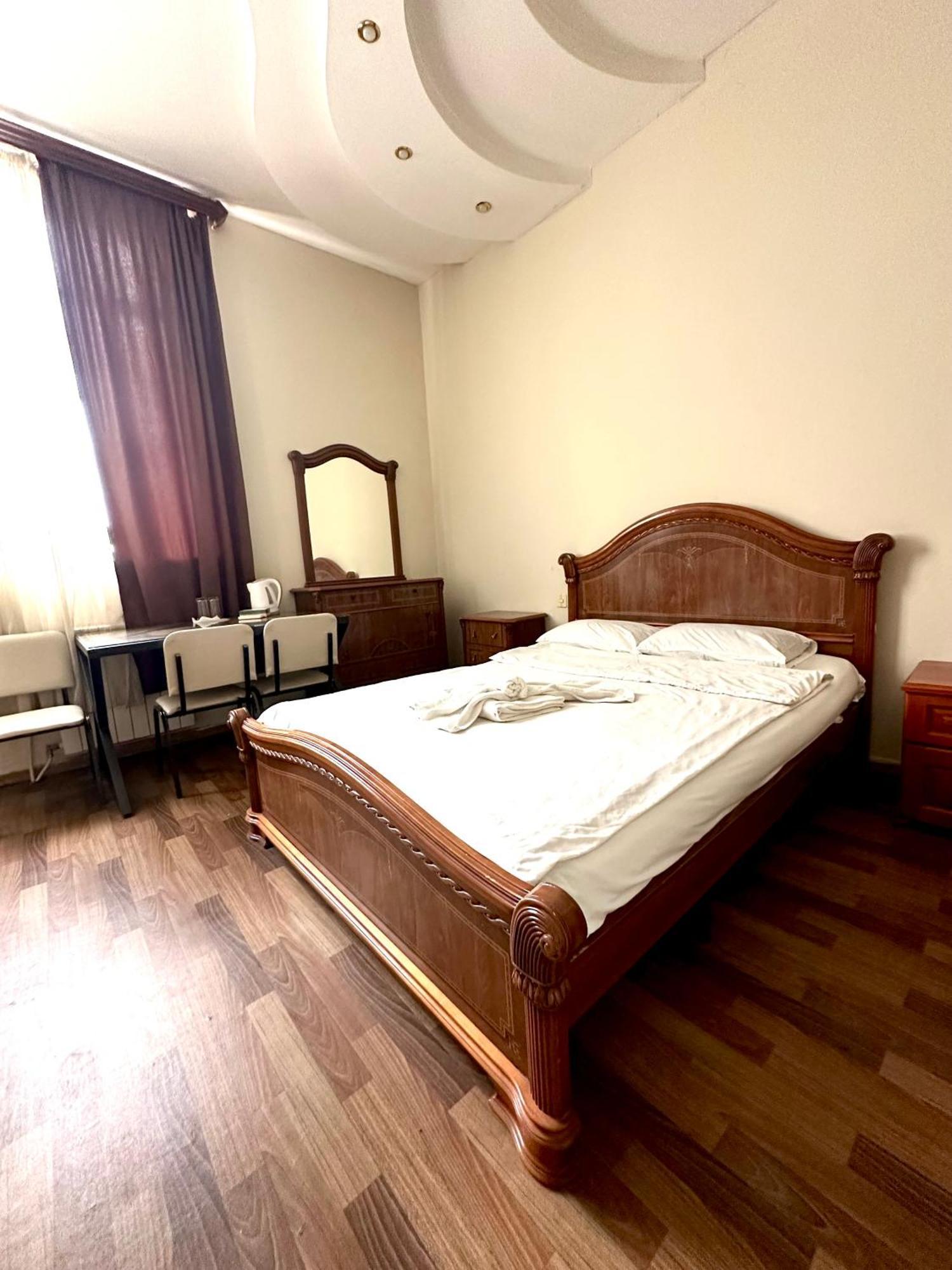 New Bella Hotel Jerevan Buitenkant foto